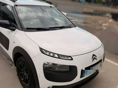 Usado Citroën C4 Feel 82 CV (60 kW) 2015 Blanco Berlina