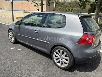 Usado VW Golf V Sportline 140 CV (102 kW) 2007 Gris / plata Berlina