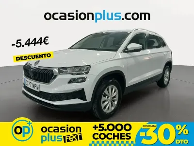 Usado Skoda Karoq Selection 115 CV (84 kW) 2024 Blanco SUV