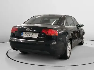 Usado Audi A4 140 CV (102 kW) 2006 Negro Berlina
