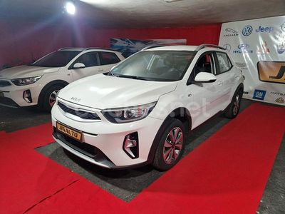 Usado Kia Stonic 84 CV (61 kW) 2022 Blanco SUV