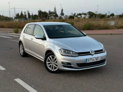 Usado VW Golf VII Advance 150 CV (110 kW) 2014 Gris / plata Berlina