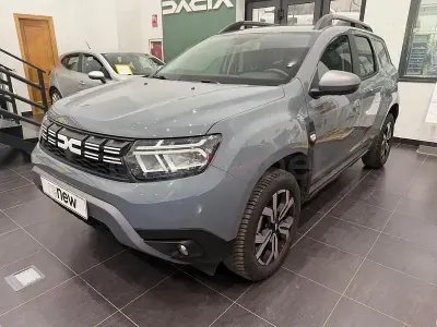 Usado Dacia Duster Journey 115 CV (84 kW) 2023 Gris / plata SUV