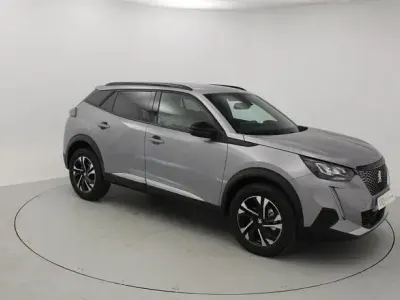 Usado Peugeot 2008 Allure 100 CV (73 kW) 2023 Plateado SUV