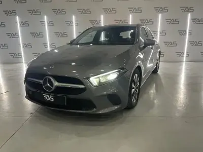 Usado Mercedes A180 116 CV (85 kW) 2020 Gris Berlina