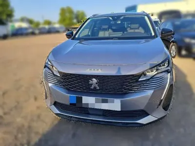Usado Peugeot 5008 Allure 131 CV (96 kW) 2022 Gris SUV