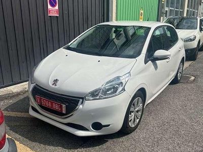 Blanco Usado 2012 Peugeot 208 Active Utilitario | 7800 € (Un poco caro)