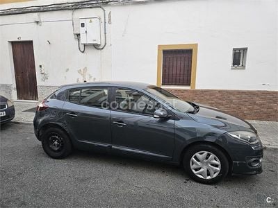 Usado Renault Mégane LIMITED 115 CV (84 kW) 2015 Gris / plata Berlina