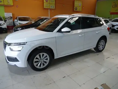 Usado Skoda Kamiq Ambition 110 CV (80 kW) 2023 Blanco SUV
