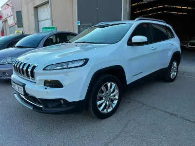 Usado Jeep Cherokee Longitude 140 CV (102 kW) 2015 Blanco SUV