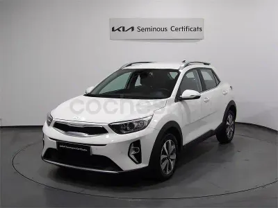 Usado Kia Stonic 100 CV (73 kW) 2025 Blanco SUV