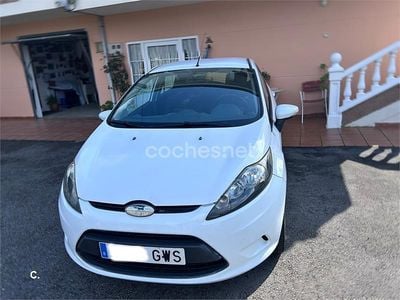 Usado Ford Fiesta Trend 68 CV (50 kW) 2010 Blanco Utilitario