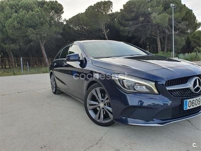 Usado Mercedes CLA200 Shooting Brake 136 CV (100 kW) 2018 Azul Familiar