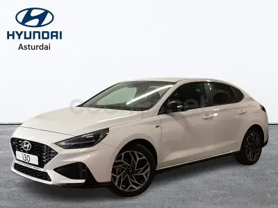 Nuevo Hyundai i30 N Line 100 CV (73 kW) 2026 Gris / plata Berlina
