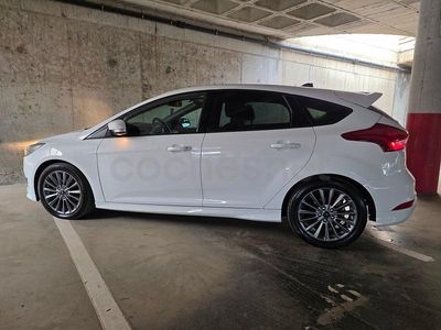 Usado Ford Focus ST-Line 125 CV (91 kW) 2018 Blanco Berlina