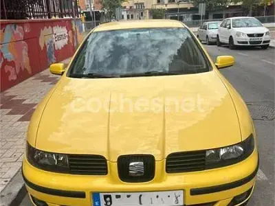 Usado Seat Leon Stella 105 CV (77 kW) 2003 Amarillo Utilitario