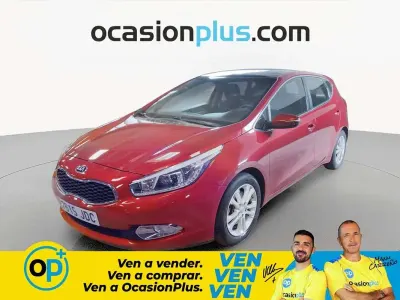 Usado Kia Ceed 90 CV (66 kW) 2015 Rojo Utilitario