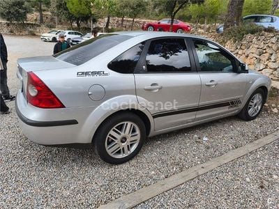 Usado Ford Focus Ghia 115 CV (84 kW) 2006 Gris / plata Berlina