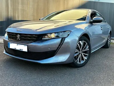 Usado Peugeot 508 Active 131 CV (96 kW) 2021 Gris / plata Berlina