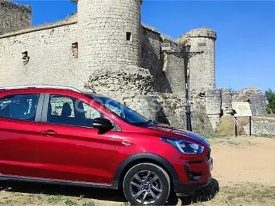Usado Ford Ka Plus Active 85 CV (62 kW) 2019 Rojo Utilitario