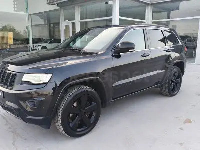 Usado Jeep Grand Cherokee Overland 250 CV (183 kW) 2016 Negro SUV
