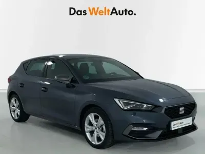 Usado Seat Leon FR 116 CV (85 kW) 2025 Gris / plata Berlina