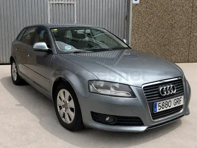 Usado Audi A3 Attraction 125 CV (91 kW) 2009 Gris / plata Utilitario