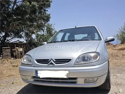 Usado Citroën Saxo 75 CV (55 kW) 2002 Gris / plata Utilitario