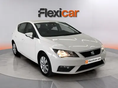 Usado Seat Leon Reference 115 CV (84 kW) 2019 Blanco Berlina