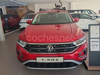 Begagnad VW T-Roc Life 110 HK (80 kW) 2023 Röd SUV