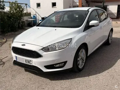 Usado Ford Focus Trend 120 CV (88 kW) 2018 Blanco Berlina