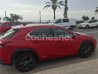 Usado Lexus UX Business Edition 184 CV (135 kW) 2021 Rojo SUV