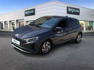 Usado Hyundai i20 80 CV (58 kW) 2025 Gris Utilitario