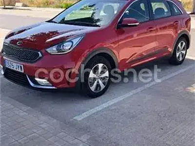 Usado Kia Niro 141 CV (103 kW) 2017 Rojo SUV
