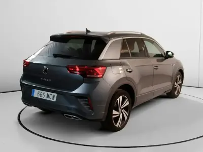 Usado VW T-Roc R-line 150 CV (110 kW) 2022 Gris / plata SUV