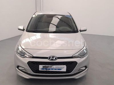 Usado Hyundai i20 GO! 75 CV (55 kW) 2015 Gris / plata Berlina