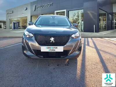 Usado Peugeot 2008 Active 101 CV (74 kW) 2022 Gris SUV