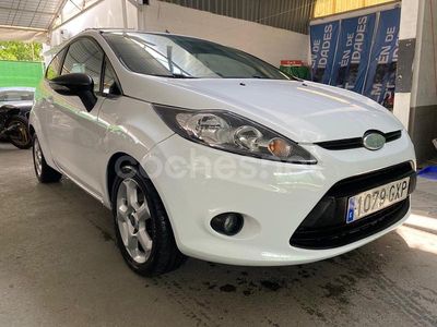 Usado Ford Fiesta Trend 68 CV (50 kW) 2010 Blanco Utilitario