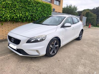 Usado Volvo V40 R-Design Momentum 150 CV (110 kW) 2015 Blanco Berlina