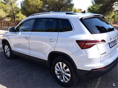 Usado Skoda Karoq Selection 115 CV (84 kW) 2024 Blanco SUV