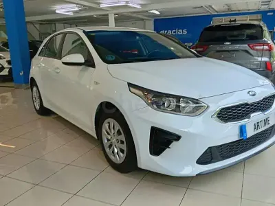 Usado Kia Ceed 120 CV (88 kW) 2020 Blanco Utilitario
