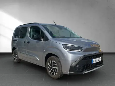Usado Toyota Proace Verso Active 131 CV (96 kW) 2025 Gris / plata Familiar