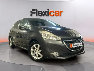 Usado Peugeot 208 Allure 92 CV (67 kW) 2015 Gris Utilitario