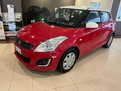 Usado Suzuki Swift 94 CV (69 kW) 2015 Rojo Utilitario