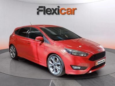 Käytetty Ford Focus ST-Line 120 HP (88 kW) 2017 Punainen Sedan