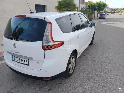 Usado Renault Grand Scénic Dynamique 105 CV (77 kW) 2010 Blanco Monovolumen
