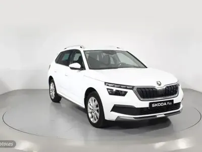 Usado Skoda Kamiq Style 110 CV (80 kW) 2022 Blanco SUV