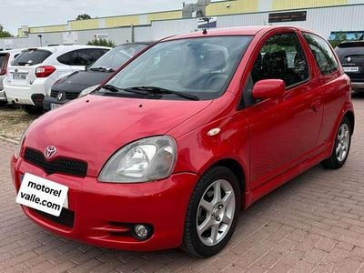 Begagnad Toyota Yaris Sport 105 HK (77 kW) 2003 Röd Halvkombi