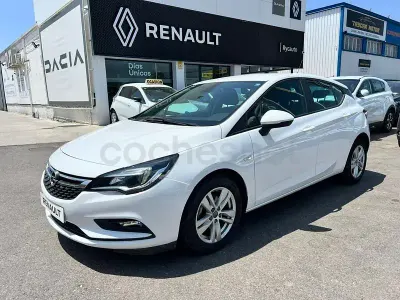 Używany Opel Astra Selective 110 KM (80 kW) 2019 Biały Sedan/Limuzyna