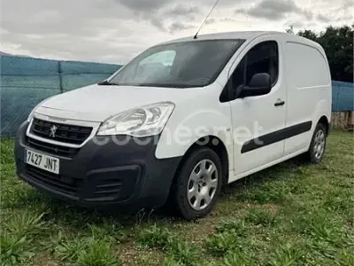 Usado Peugeot Partner Tepee Access 100 CV (73 kW) 2016 Blanco Monovolumen